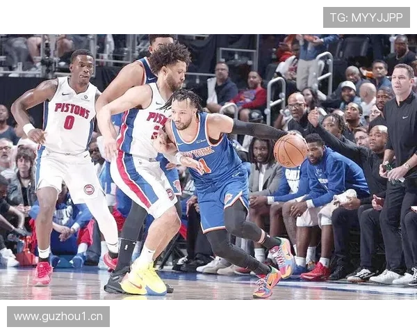 NBA赛场风云再起：明星球员激战季后赛争夺荣耀 - 副本